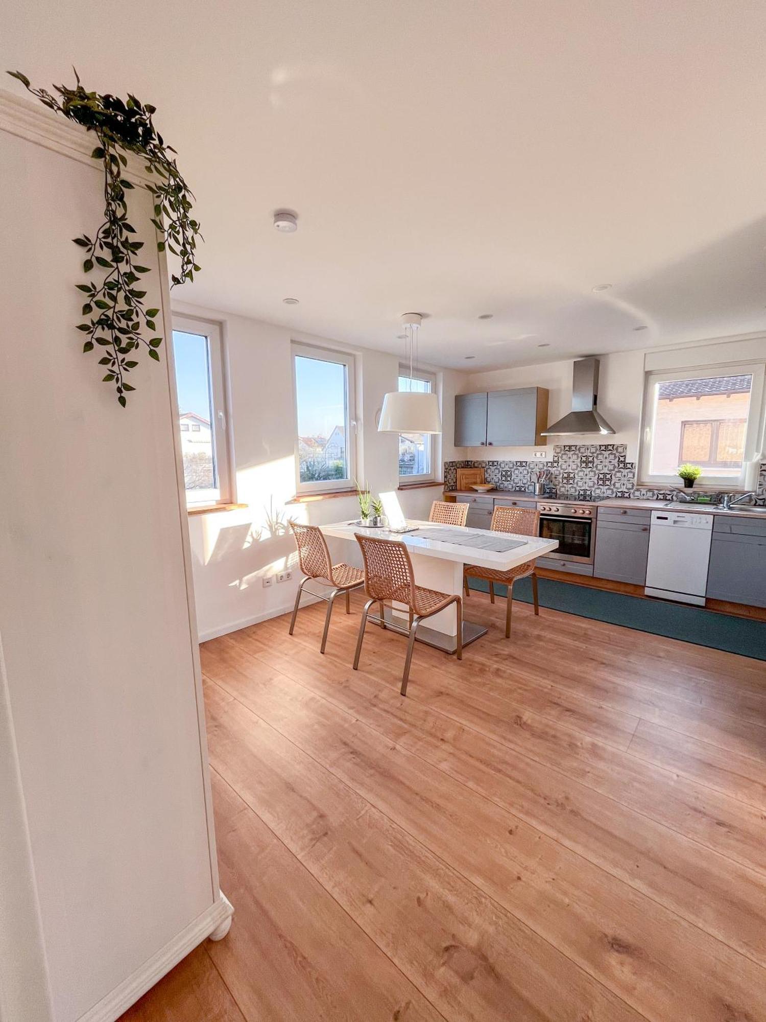 Helle Und Gemuetliche Ferienwohnung In Lorsch Luaran gambar