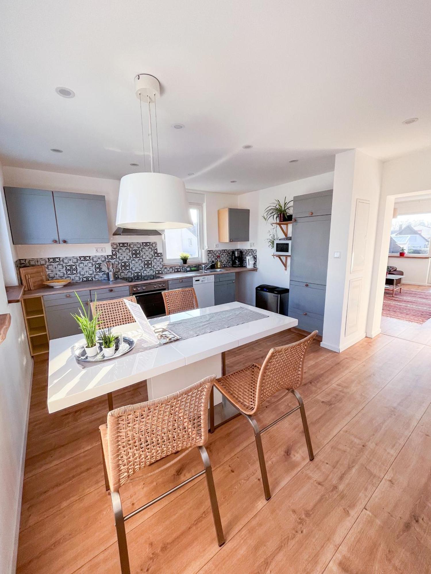Helle Und Gemuetliche Ferienwohnung In Lorsch Luaran gambar